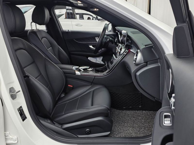 2019 Mercedes-Benz C-Class C220 d 4MATIC AMG Line photo 11