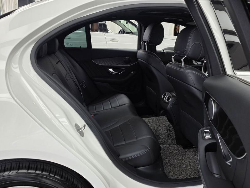 2019 Mercedes-Benz C-Class C220 d 4MATIC AMG Line photo 12