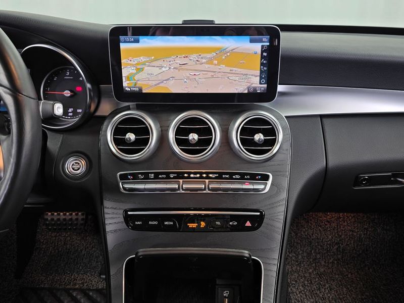 2019 Mercedes-Benz C-Class C220 d 4MATIC AMG Line photo 14