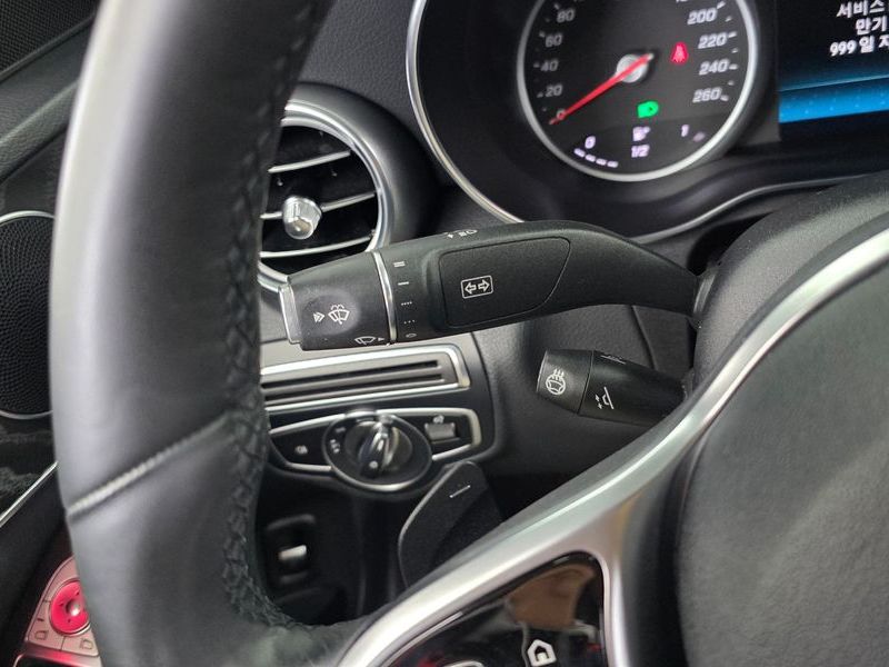 2019 Mercedes-Benz C-Class C220 d 4MATIC AMG Line photo 18
