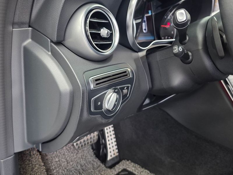 2019 Mercedes-Benz C-Class C220 d 4MATIC AMG Line photo 19