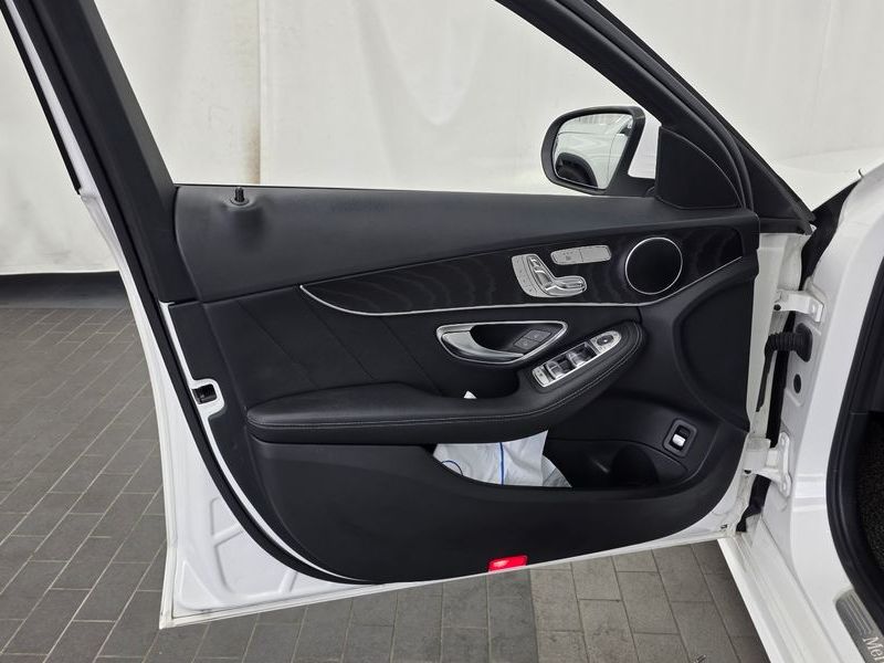 2019 Mercedes-Benz C-Class C220 d 4MATIC AMG Line photo 24