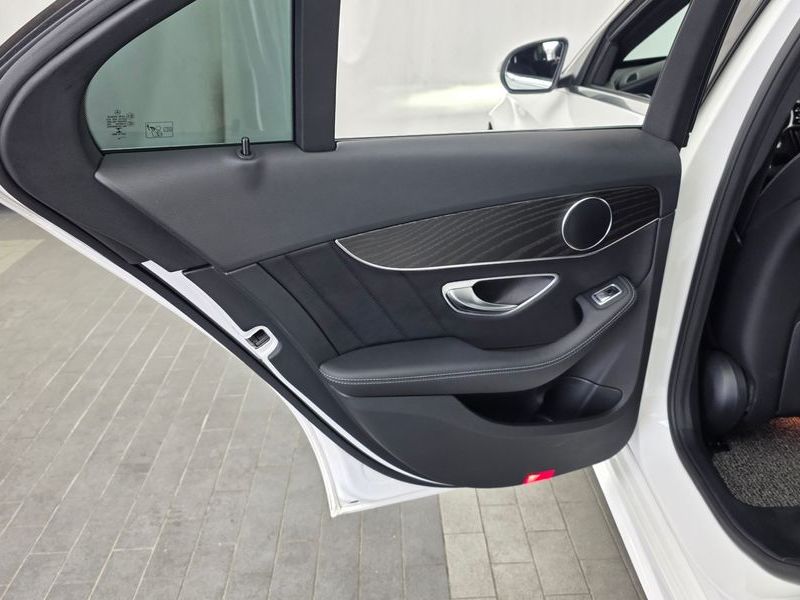 2019 Mercedes-Benz C-Class C220 d 4MATIC AMG Line photo 25
