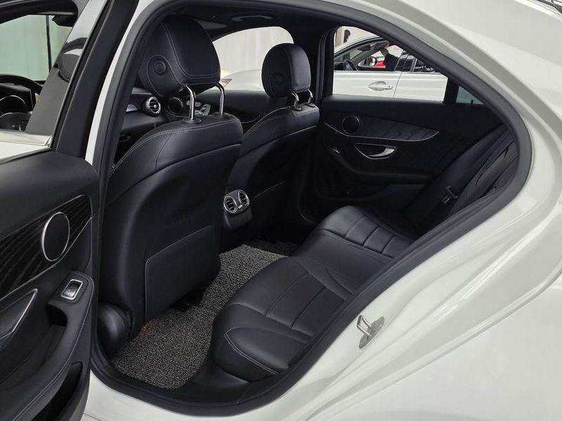 2019 Mercedes-Benz C-Class C220 d 4MATIC AMG Line photo 26