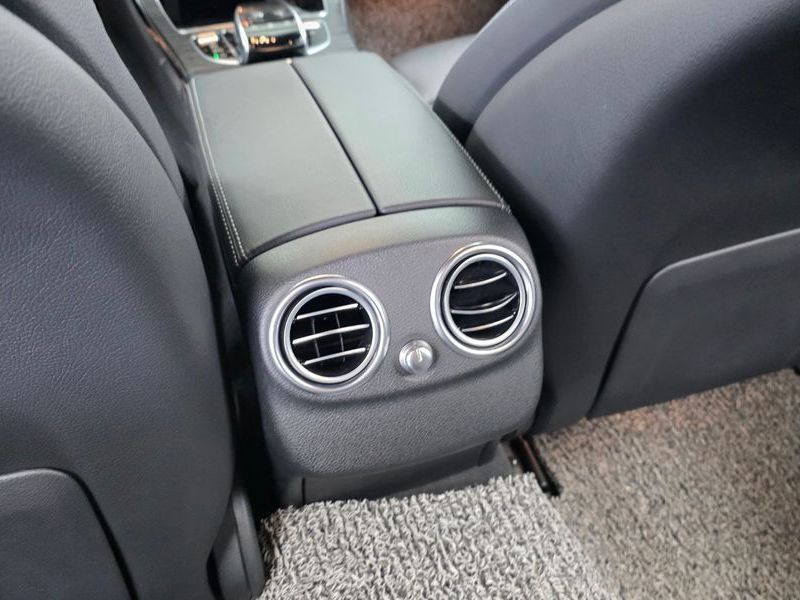 2019 Mercedes-Benz C-Class C220 d 4MATIC AMG Line photo 30