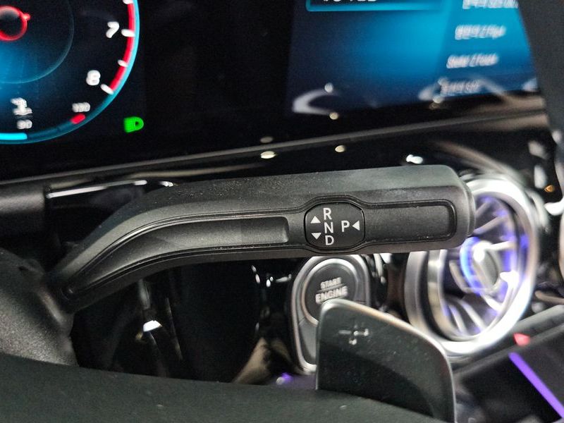 2021 Mercedes-Benz A-Class GLA250 4MATIC photo 9