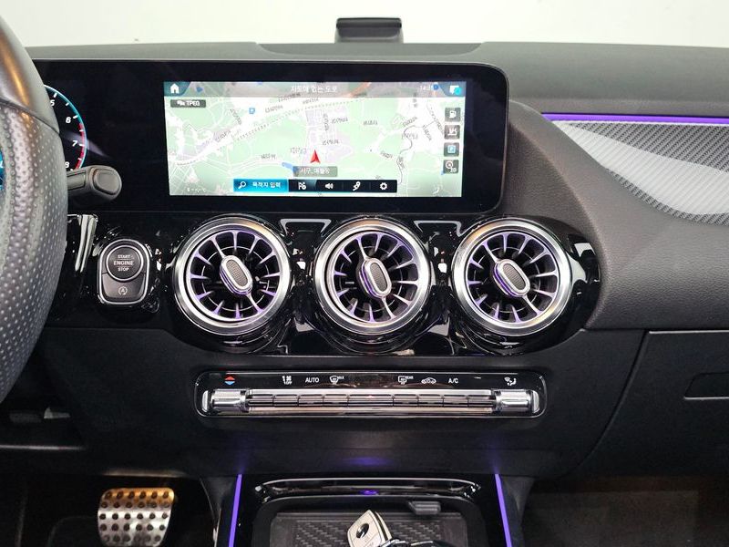2021 Mercedes-Benz A-Class GLA250 4MATIC photo 13