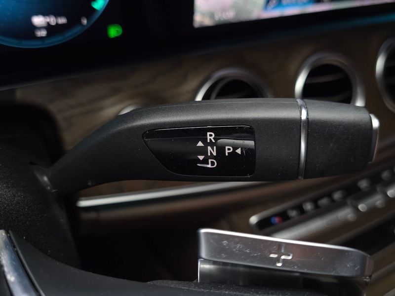 2021 Mercedes-Benz E-Class E300e 4MATIC Exclusive photo 9
