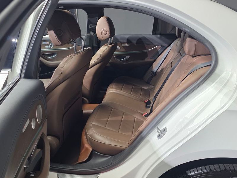 2021 Mercedes-Benz E-Class E300e 4MATIC Exclusive photo 11