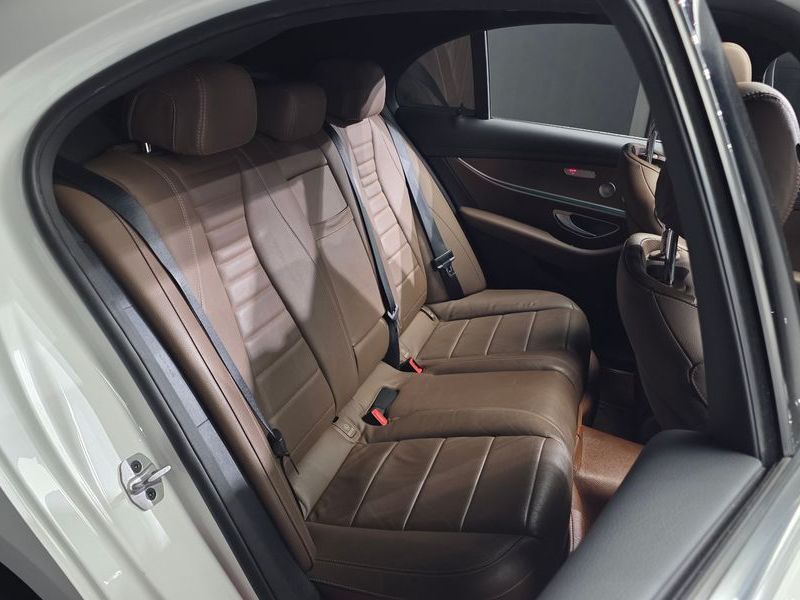 2021 Mercedes-Benz E-Class E300e 4MATIC Exclusive photo 12