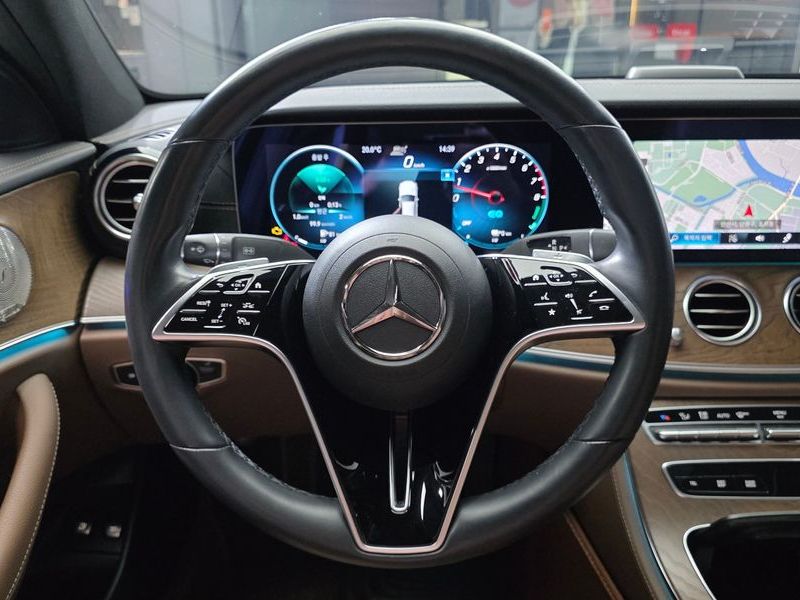 2021 Mercedes-Benz E-Class E300e 4MATIC Exclusive photo 13