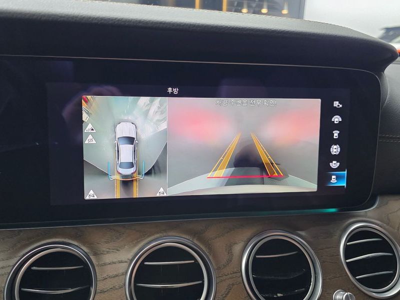 2021 Mercedes-Benz E-Class E300e 4MATIC Exclusive photo 14