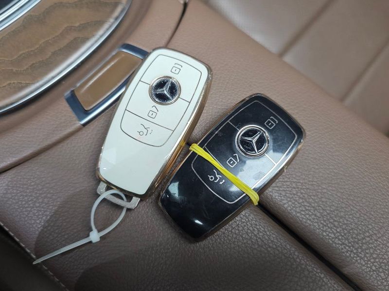 2021 Mercedes-Benz E-Class E300e 4MATIC Exclusive photo 15