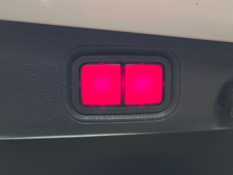 2021 Mercedes-Benz E-Class E300e 4MATIC Exclusive photo 16