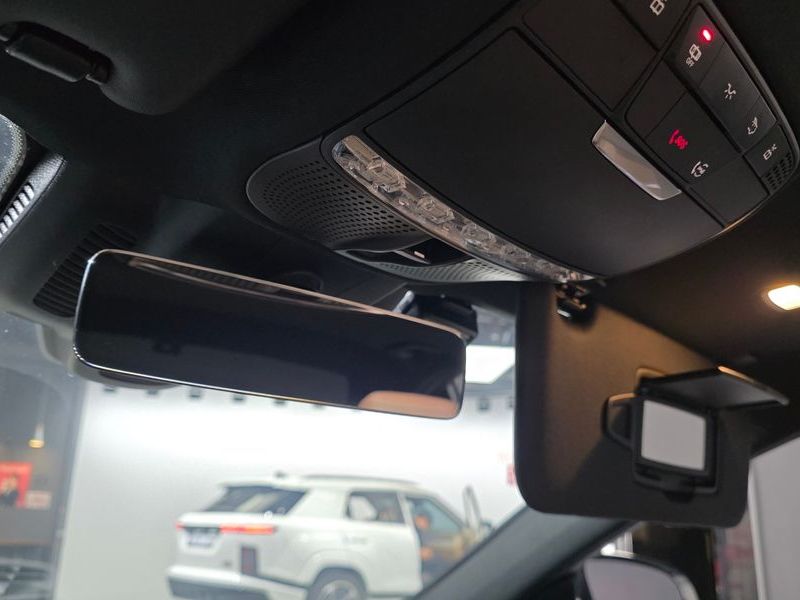 2021 Mercedes-Benz E-Class E300e 4MATIC Exclusive photo 17