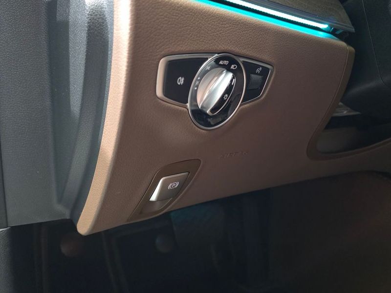 2021 Mercedes-Benz E-Class E300e 4MATIC Exclusive photo 18