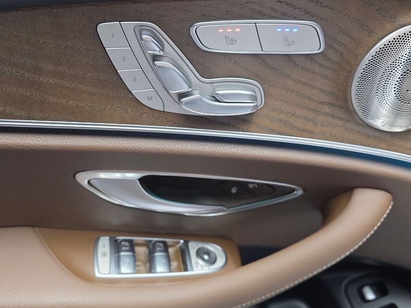2021 Mercedes-Benz E-Class E300e 4MATIC Exclusive photo 19