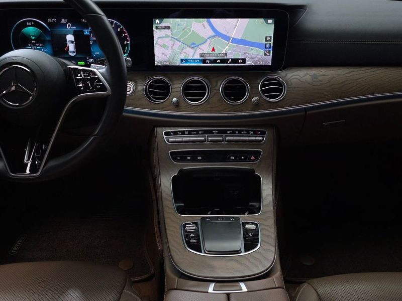 2021 Mercedes-Benz E-Class E300e 4MATIC Exclusive photo 20