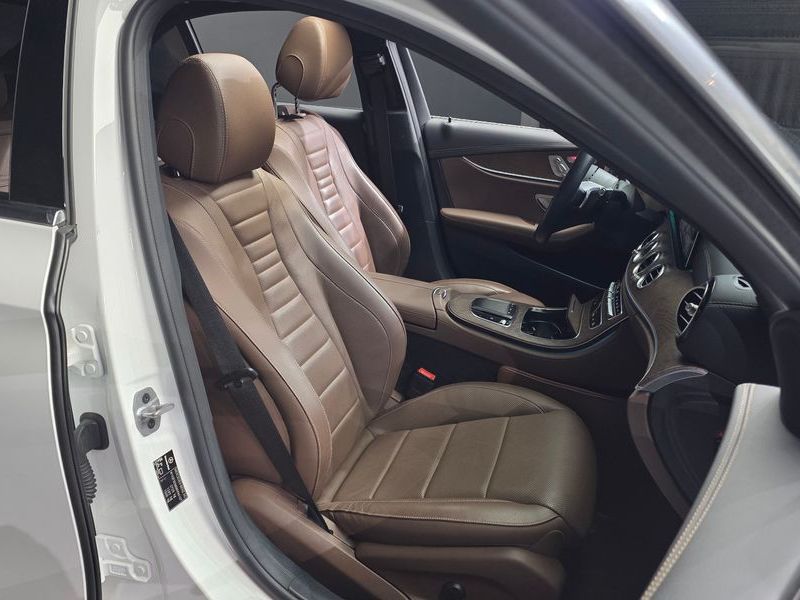 2021 Mercedes-Benz E-Class E300e 4MATIC Exclusive photo 26