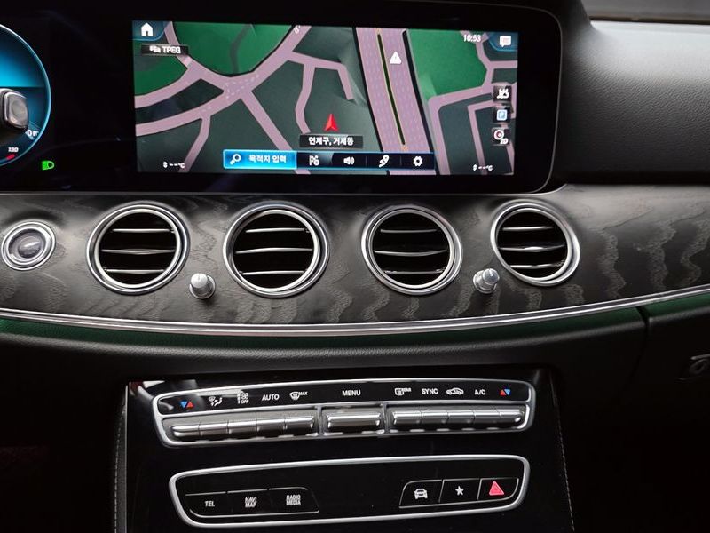 2022 Mercedes-Benz E-Class E250 Avantgarde photo 14