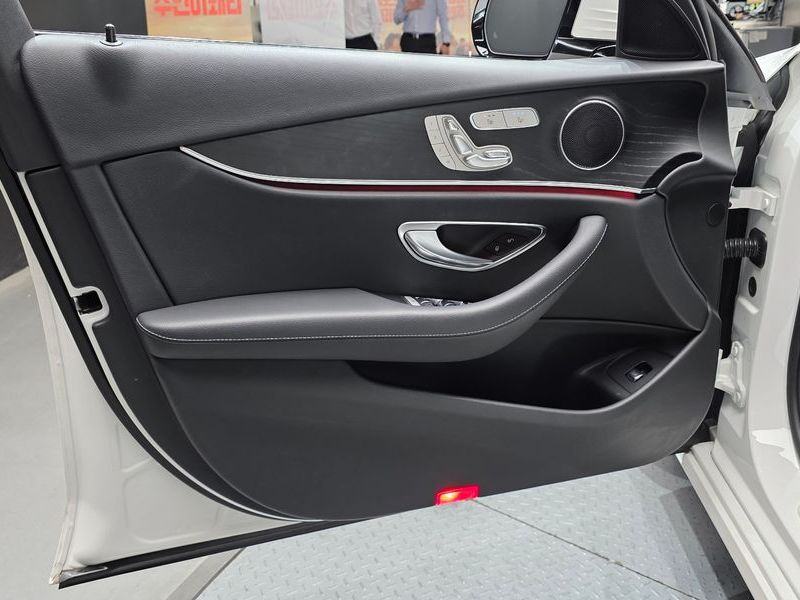 2022 Mercedes-Benz E-Class E250 Avantgarde photo 24