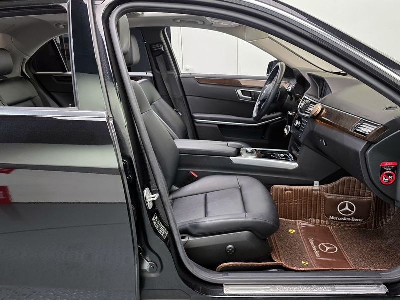 2013 Mercedes-Benz E-Class E200 CGI photo 12