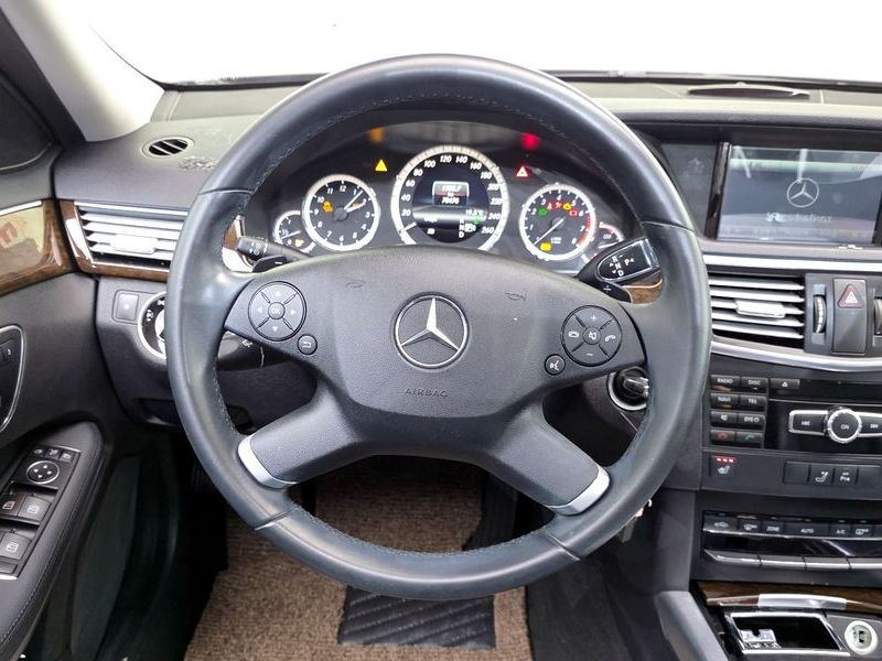 2013 Mercedes-Benz E-Class E200 CGI photo 13