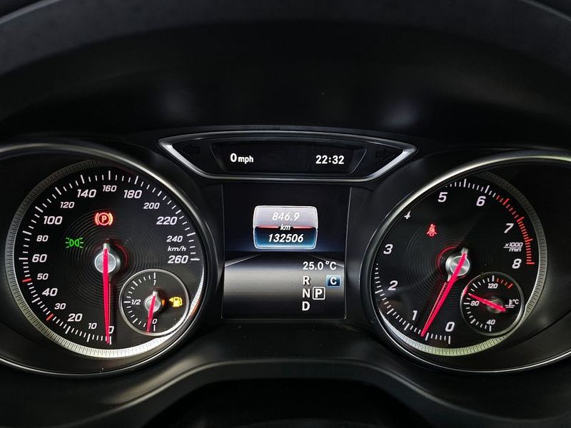 2018 Mercedes-Benz A-Class GLA220 Premium photo 8