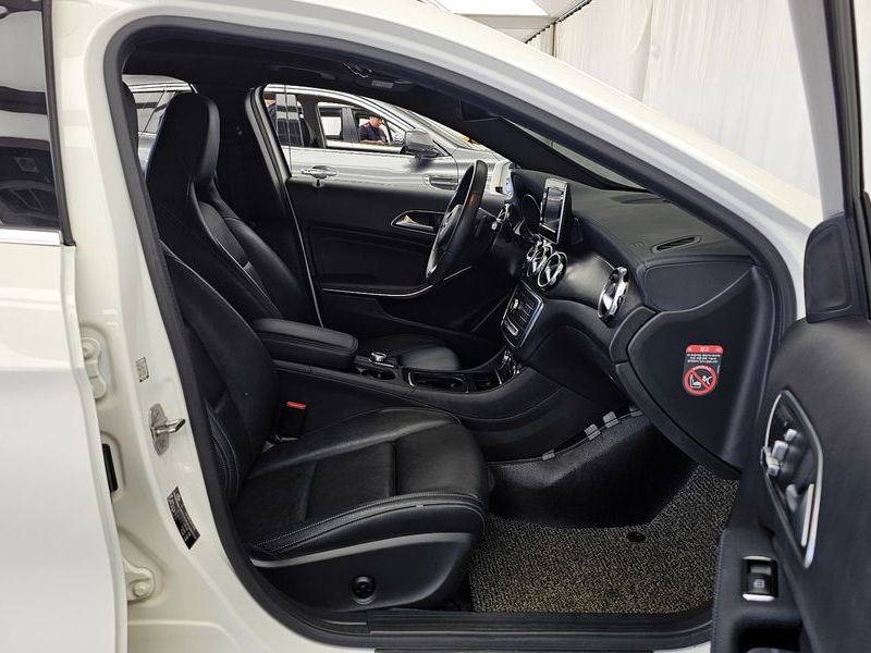 2018 Mercedes-Benz A-Class GLA220 Premium photo 11