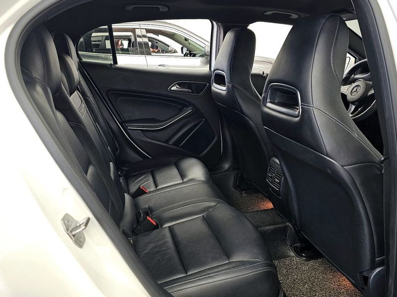 2018 Mercedes-Benz A-Class GLA220 Premium photo 12