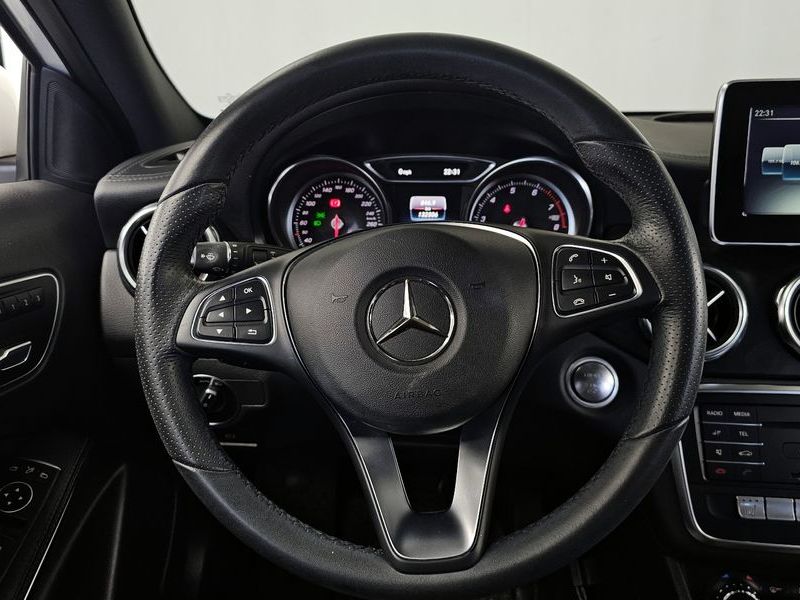 2018 Mercedes-Benz A-Class GLA220 Premium photo 13
