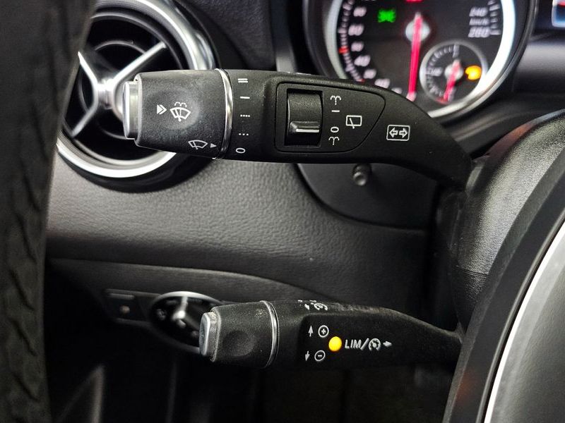 2018 Mercedes-Benz A-Class GLA220 Premium photo 14