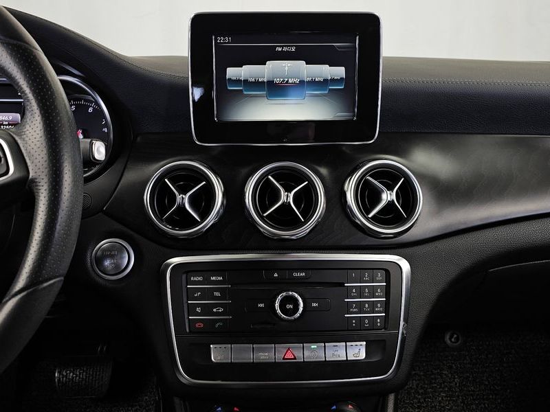 2018 Mercedes-Benz A-Class GLA220 Premium photo 15
