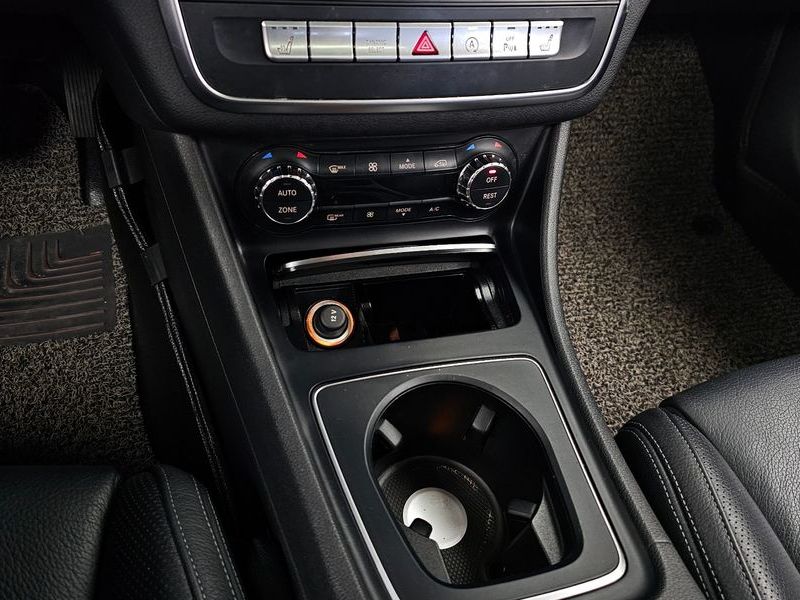 2018 Mercedes-Benz A-Class GLA220 Premium photo 28