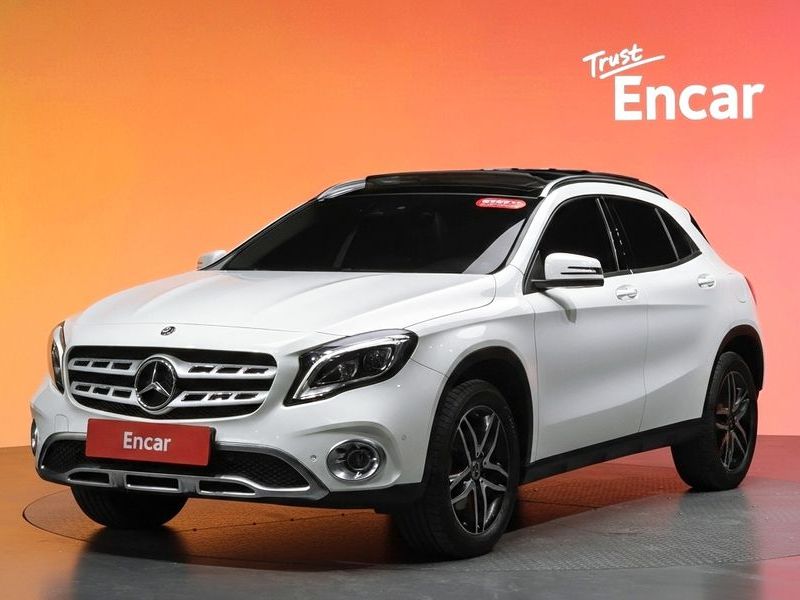2018 Mercedes-Benz A-Class GLA220 Premium photo 1