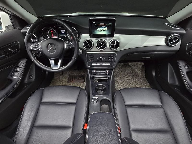 2018 Mercedes-Benz A-Class GLA220 Premium photo 7