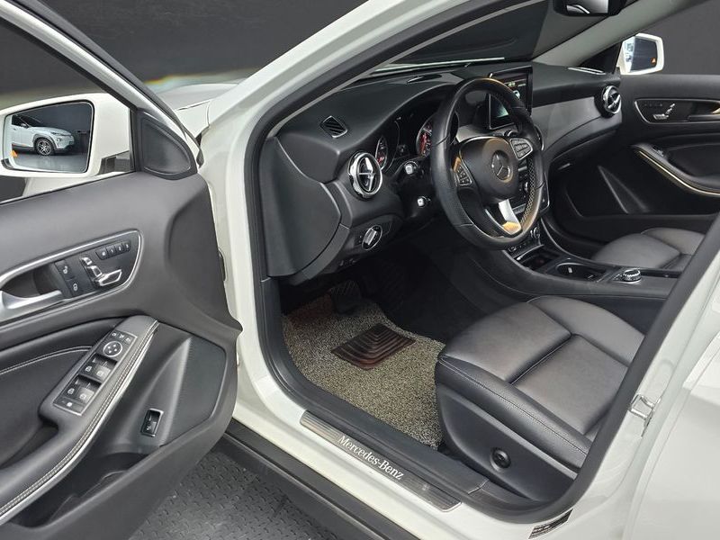 2018 Mercedes-Benz A-Class GLA220 Premium photo 10