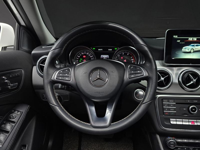 2018 Mercedes-Benz A-Class GLA220 Premium photo 12