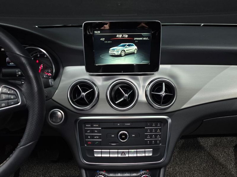 2018 Mercedes-Benz A-Class GLA220 Premium photo 13