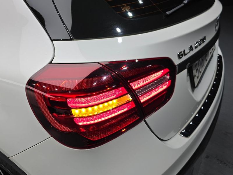 2018 Mercedes-Benz A-Class GLA220 Premium photo 23