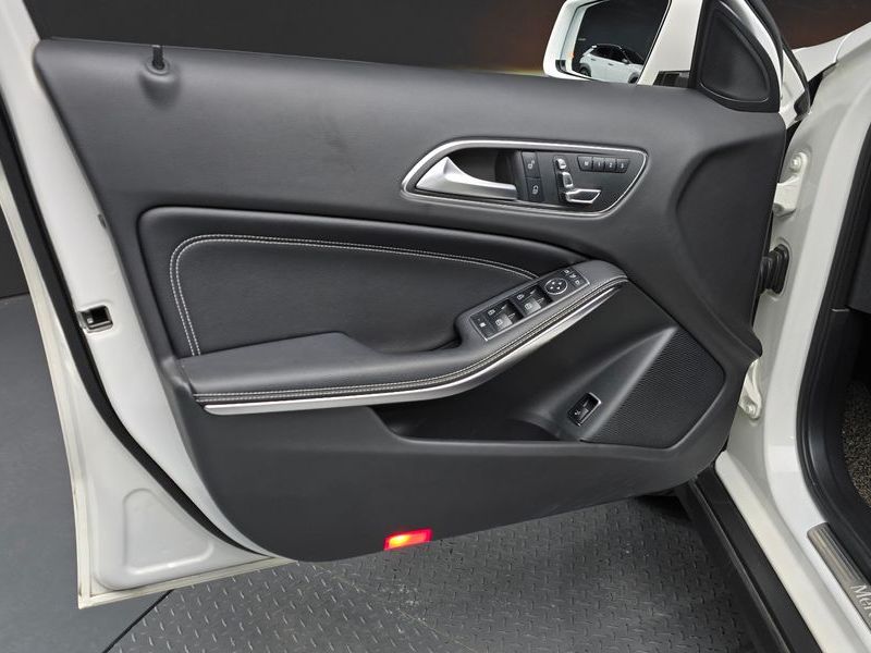 2018 Mercedes-Benz A-Class GLA220 Premium photo 24