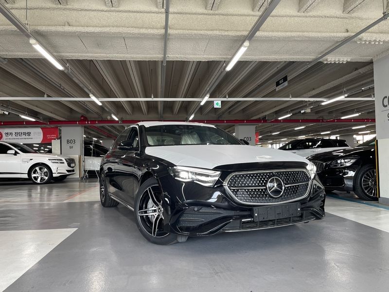 2026 Mercedes-Benz E-Class E300 4MATIC AMG Line photo 1