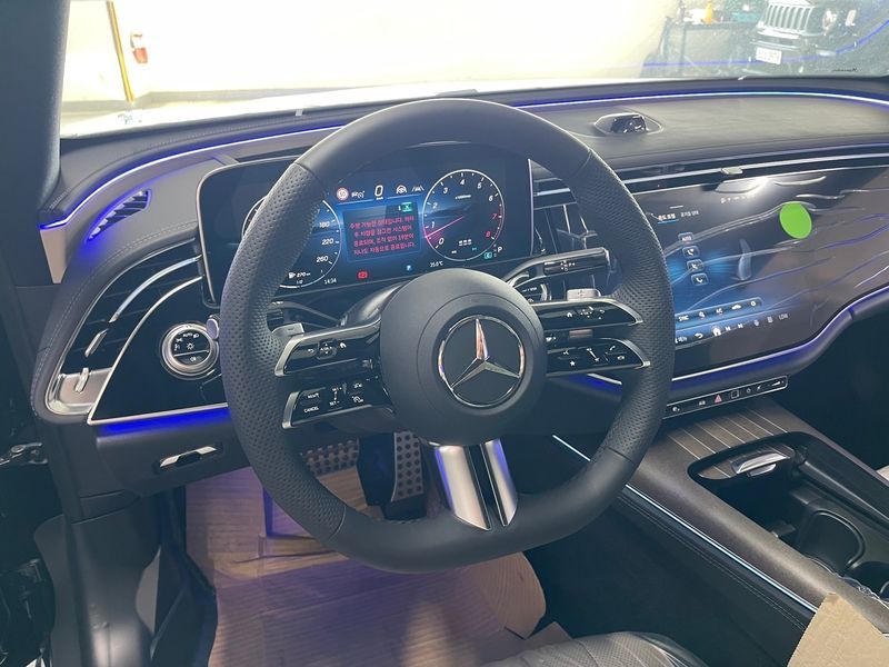 2026 Mercedes-Benz E-Class E300 4MATIC AMG Line photo 7