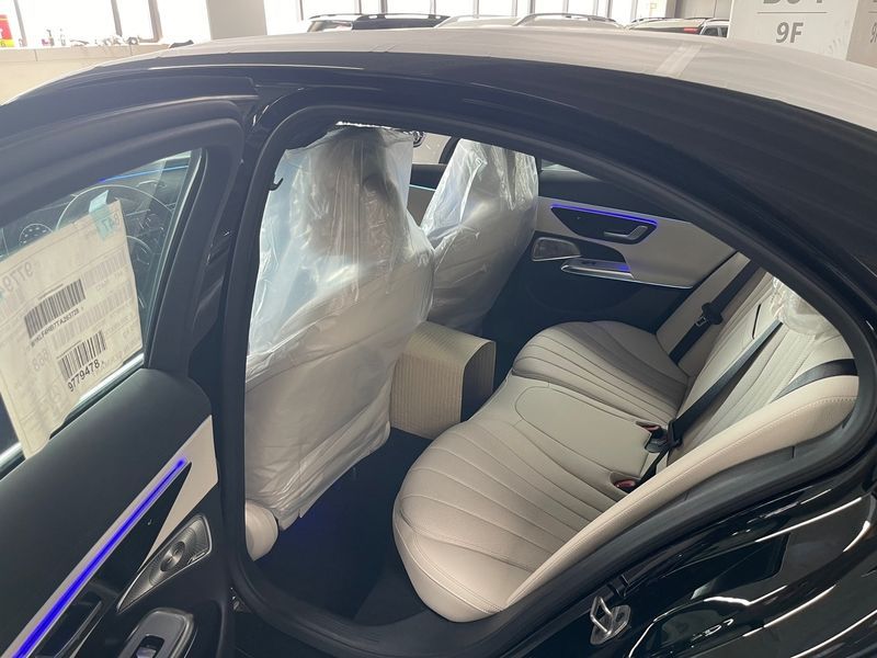 2026 Mercedes-Benz E-Class E300 4MATIC AMG Line photo 8