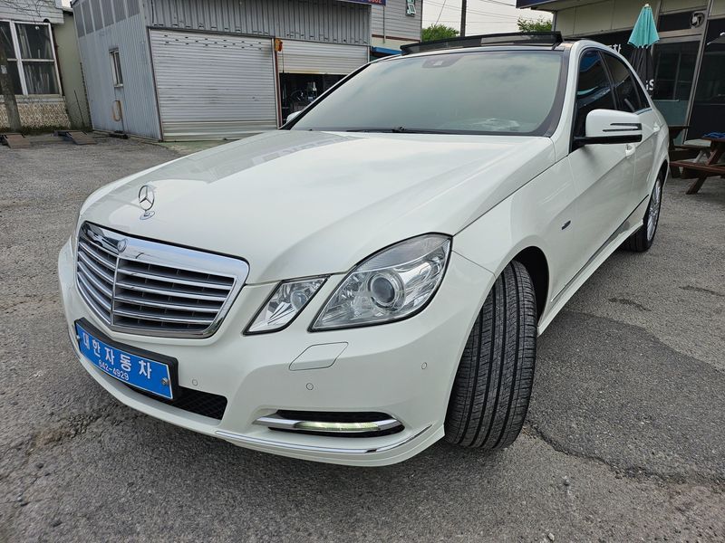 2012 Mercedes-Benz E-Class E300 Elegance photo 7