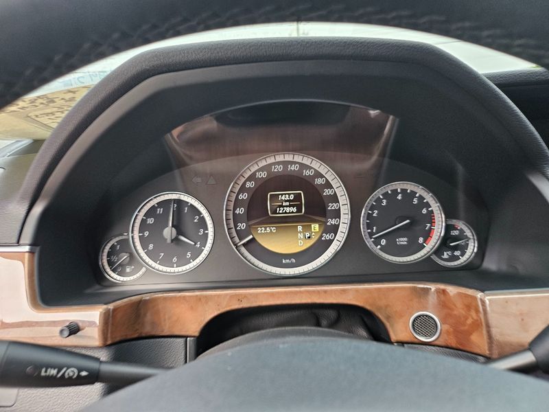 2012 Mercedes-Benz E-Class E300 Elegance photo 11