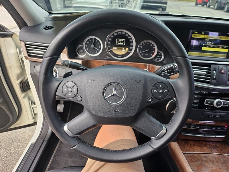 2012 Mercedes-Benz E-Class E300 Elegance photo 14