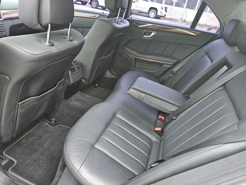 2012 Mercedes-Benz E-Class E300 Elegance photo 17