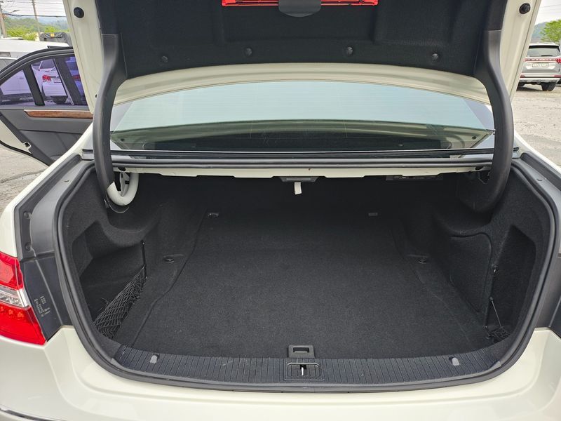 2012 Mercedes-Benz E-Class E300 Elegance photo 18