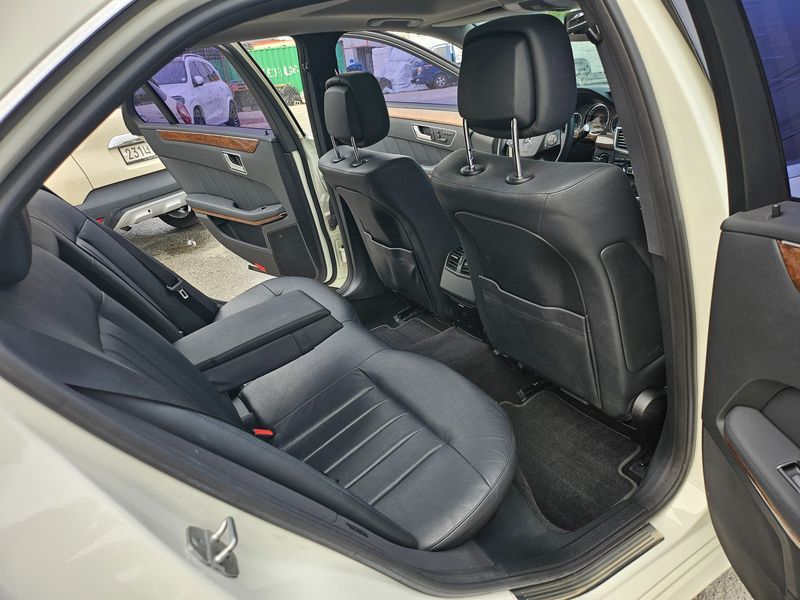 2012 Mercedes-Benz E-Class E300 Elegance photo 19